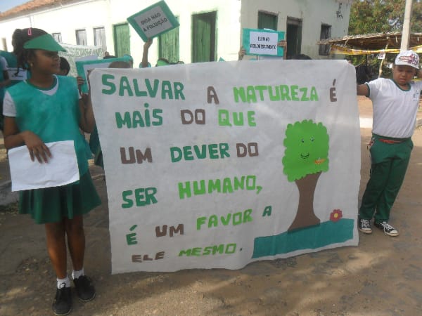 Dia da Árvore: alunos da Escola Pitágoras e do Colégio Pitágoras II participam de passeata 1 SAM_9283