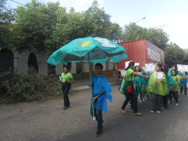 Dia da Árvore: alunos da Escola Pitágoras e do Colégio Pitágoras II participam de passeata 25 SAM_9319