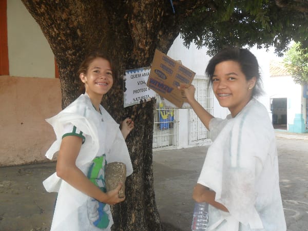 Dia da Árvore: alunos da Escola Pitágoras e do Colégio Pitágoras II participam de passeata 5 SAM_9323