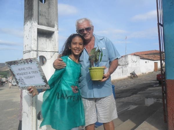 Dia da Árvore: alunos da Escola Pitágoras e do Colégio Pitágoras II participam de passeata 8 SAM_9327