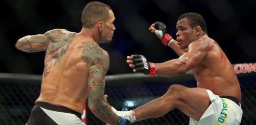 francisco-massaranduba-tenta-conectar-golpe-em-yancy-medeiros-no-ufc-198-1463275180378_615x300