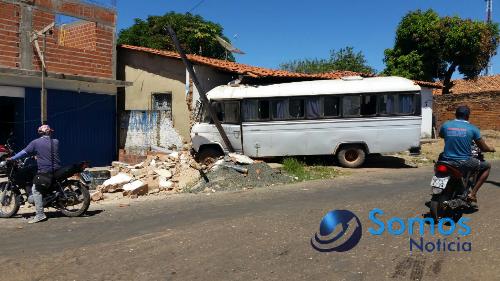 acidente com onibus foto1