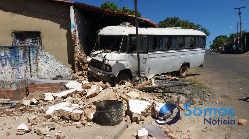 acidente com onibus foto4