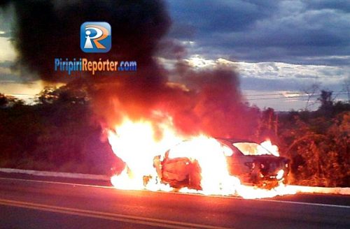 taxi pega fogo
