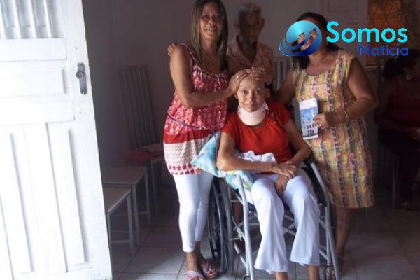 Dona Evae33dac7afcaab79f219e73ec2fee7667