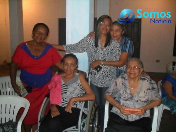 Dona Evaf416a5e9b48fa95fd54731ba576376c1