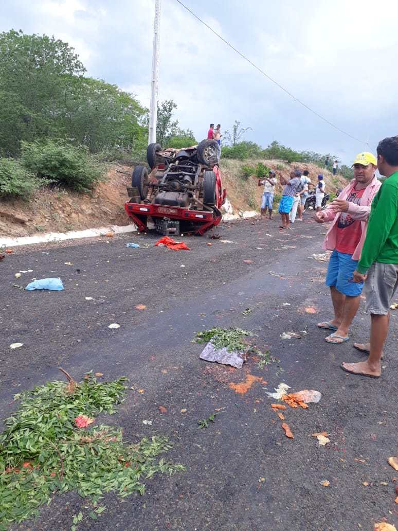 Caminhonete verduras acidente São Julião
