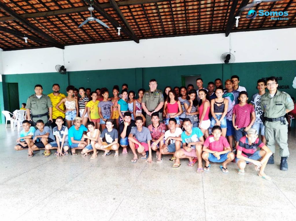Coronel Cordeiro e cabos do 18º BPM ministram palestra para crianças e jovens em Água Branca 15 palestra jovens de água branca