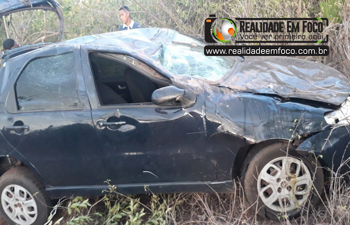 Condutor cochila ao volante  e tomba veículo ao descer aterro no interior do Piauí