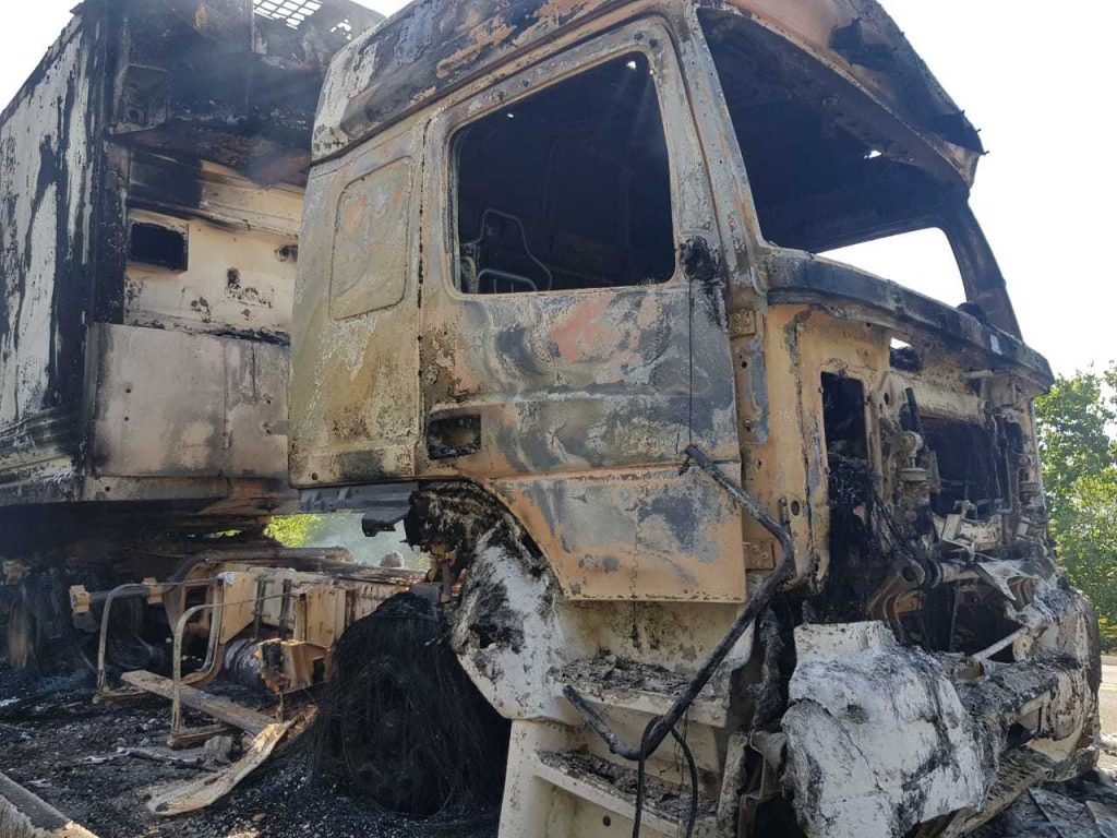 Carreta pega fogo no Piauí após falha mecânica durante a madrugada