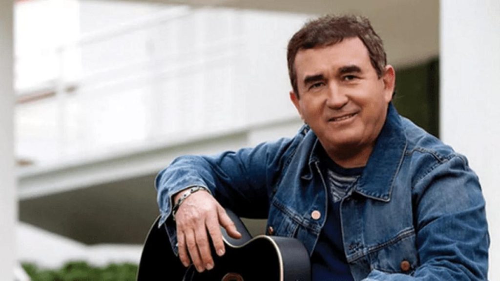 Cantor Amado Batista testa positivo para o novo coronavírus após sentir febre