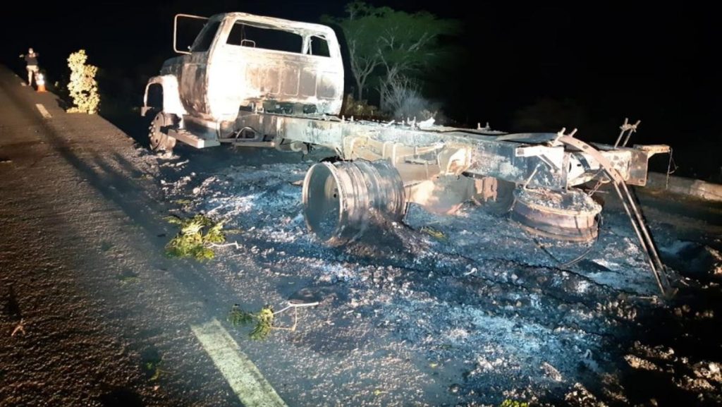 Dono de caminhão incendiado pode responder criminalmente por abandonar veículo no MA