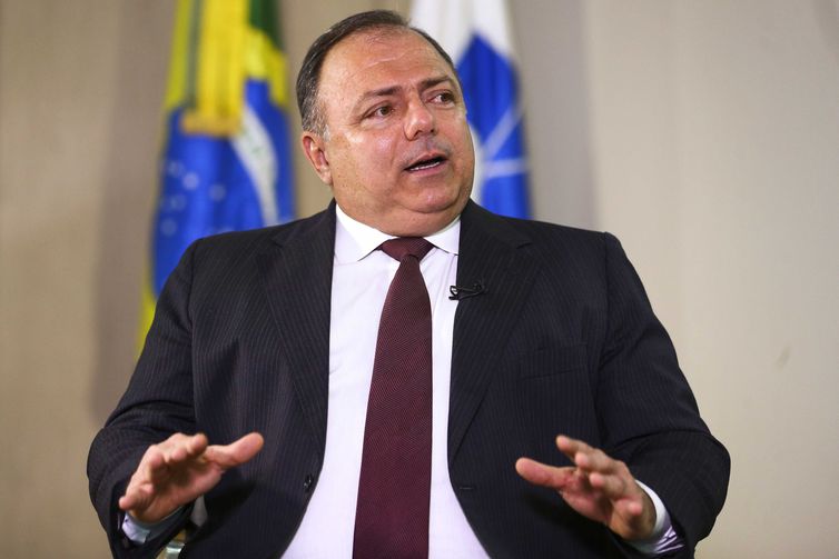 Covid-19: Pazuello diz que todos os estados receberão vacina simultaneamente
Ministro diz que Manaus vive colapso; fila de espera é de quase 500 paciente por leito