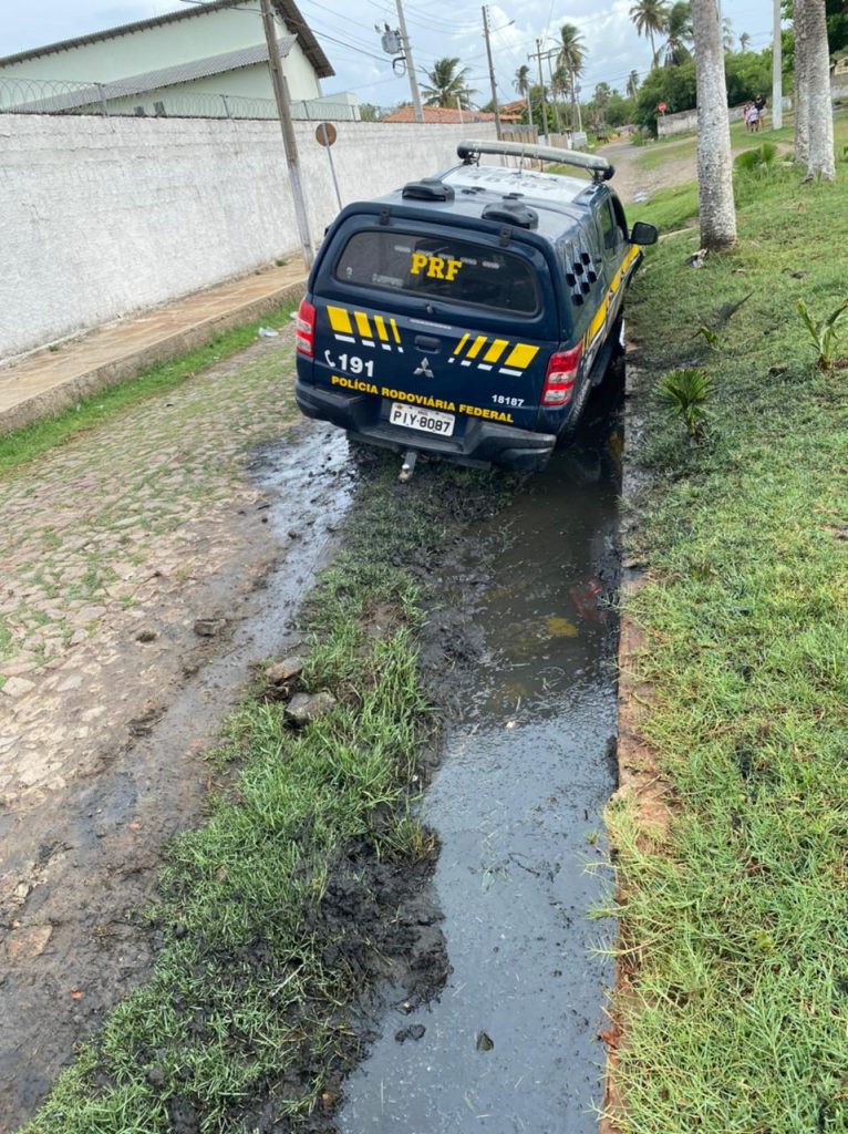 Agentes da PRF se envolvem em acidente durante acompanhamento tático