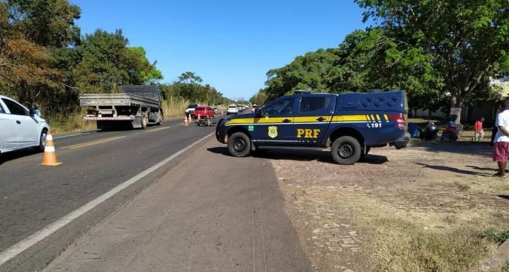 Motociclista morre ao colidir contra picape na BR-343, em Altos