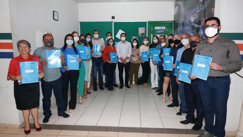 Prefeito de Água Branca realiza ato solene e empossa novos secretários