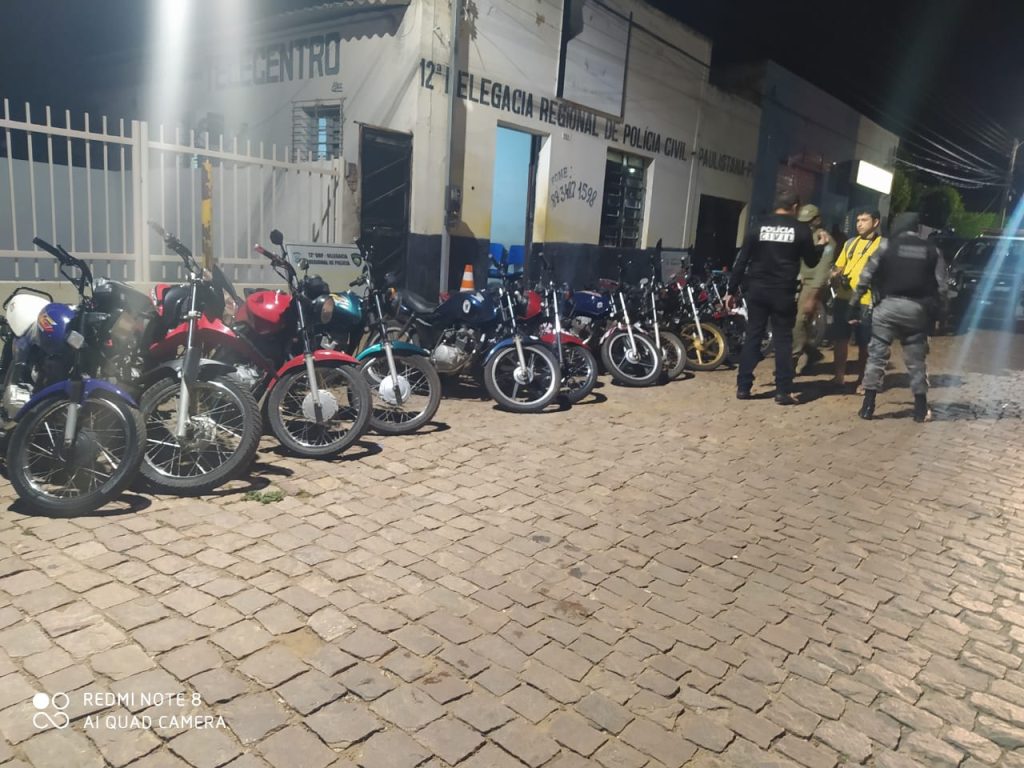 PM e PC de Paulistana retiram motos com escapamento irregular durante operação