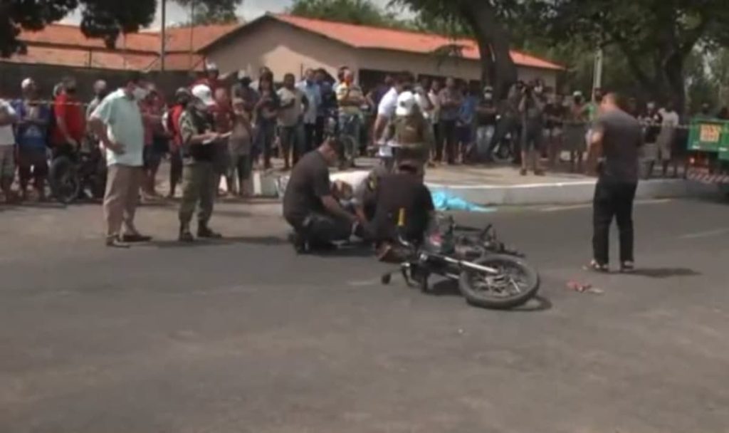 Motociclista invade avenida no PI e tem cabeça esmagada em grave acidente