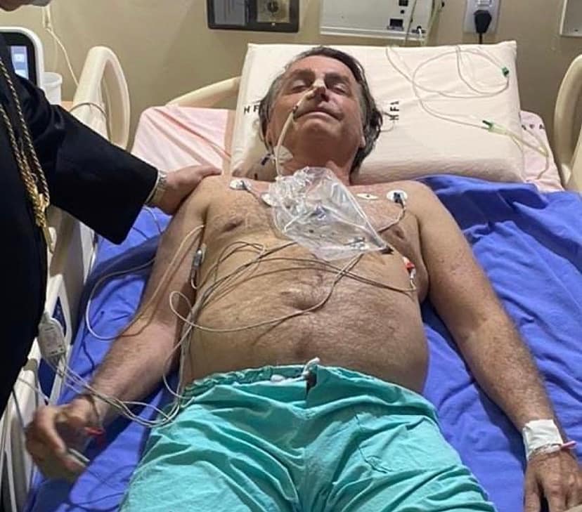 Transferido para São Paulo, Bolsonaro será avaliado sobre possível cirurgia de emergência