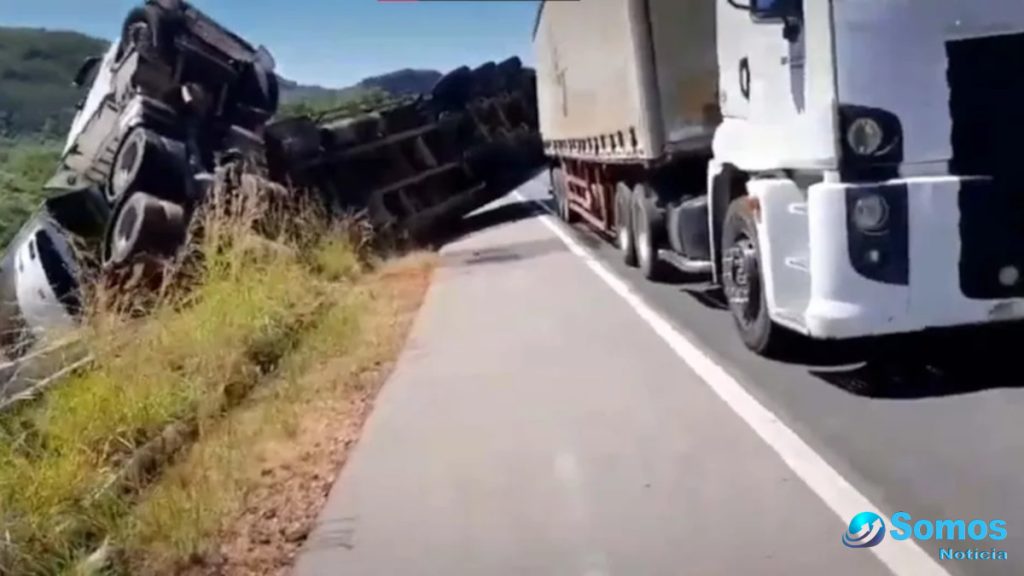 colisão três caminhões