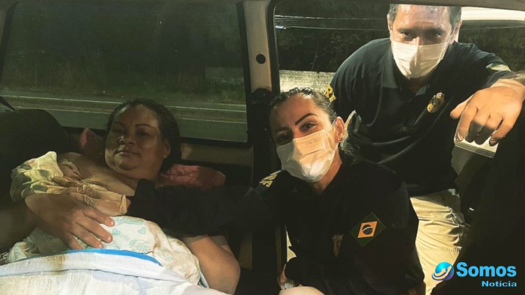 Na madrugada, PRF realiza parto dentro de veículo em frente a Unidade Operacional de Teresina 3 prf realiza parto em frente ao posto da unidade operacional em teresina