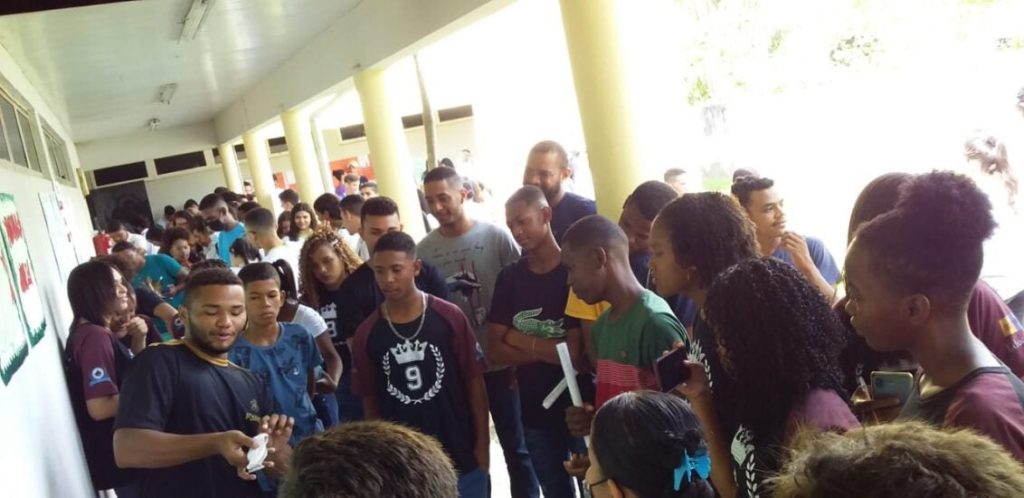 Estudantes participam de Feira de Ciências no Assentamento Araras com alunos do IFPI Angical