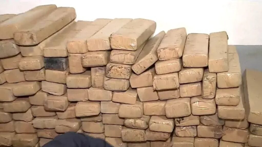 droga apreendida com caminhoneiro