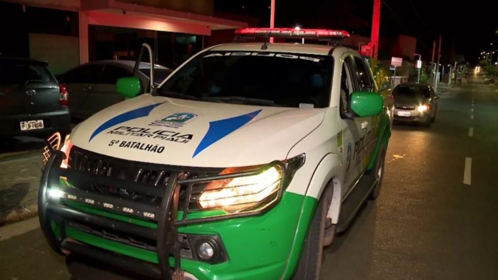 Polícia Militar prende acusado de tráfico em Betânia do Piauí; tinha mandado expedido na Bahia 2 viatura policia militar teresina