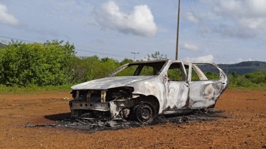 casal encontrado morto dentro de carro
