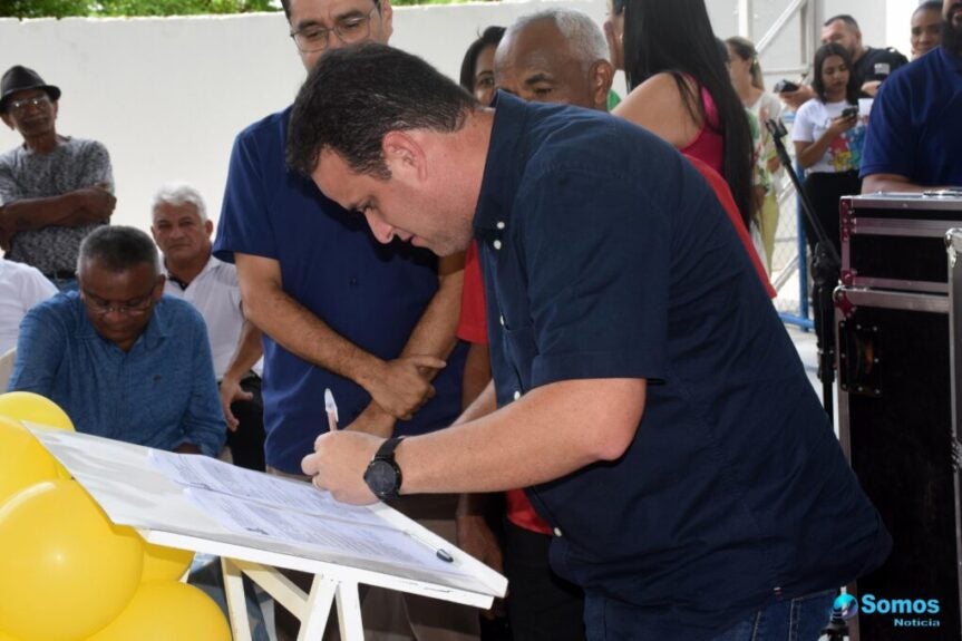 Diego Teixeira assina ordem de serviço para construção da nova escola Tia Suzana, no Escalvado