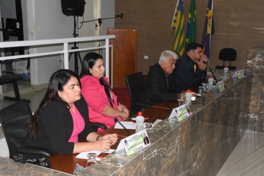 Os vereadores realizaram a sessão apresentando requerimentos, projetos e ainda debateram temas e deixaram homenagens às mulheres.