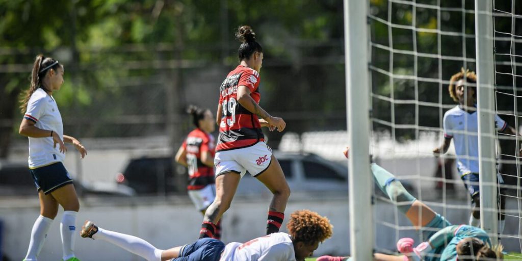 Flamengo vence Bahia e assume liderança do Brasileiro Feminino 10 Flamengo vence Bahia e assume liderança do Brasileiro Feminino