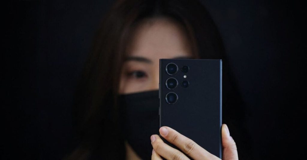 Samsung sinaliza recuperação H2 após perda recorde de chips no primeiro trimestre