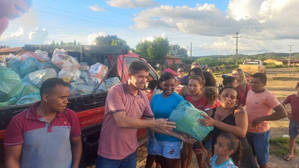 Prefeitura de São Francisco do MA inicia ação social da Semana Santa com entrega de 700 cestas básicas e 700 kg de peixes 5 WhatsApp Image 2023 04 03 at 06.45.05 2