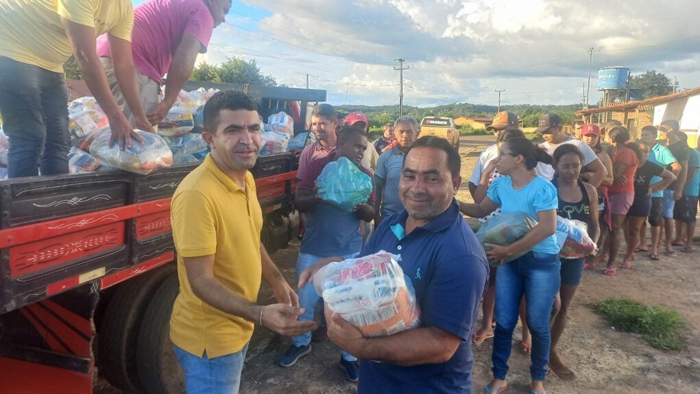 Prefeitura de São Francisco do MA inicia ação social da Semana Santa com entrega de 700 cestas básicas e 700 kg de peixes