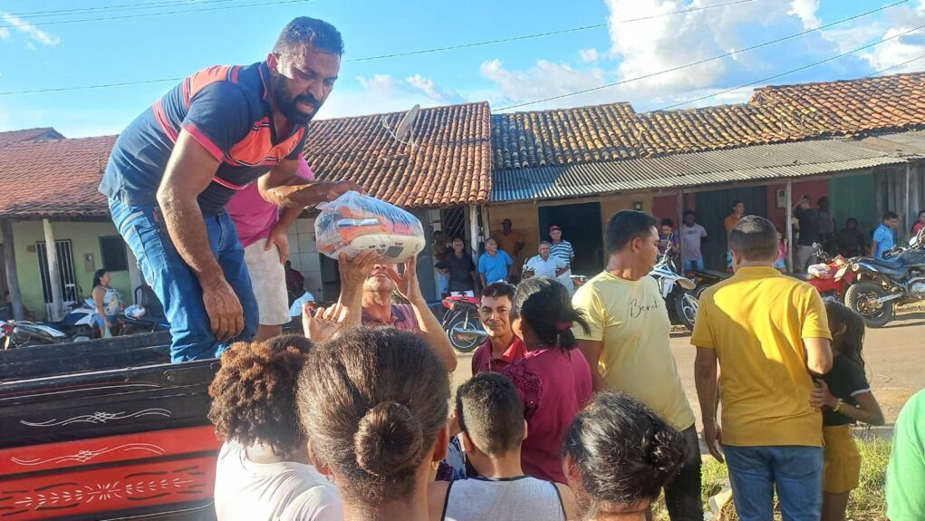 Prefeitura de São Francisco do MA inicia ação social da Semana Santa com entrega de 700 cestas básicas e 700 kg de peixes