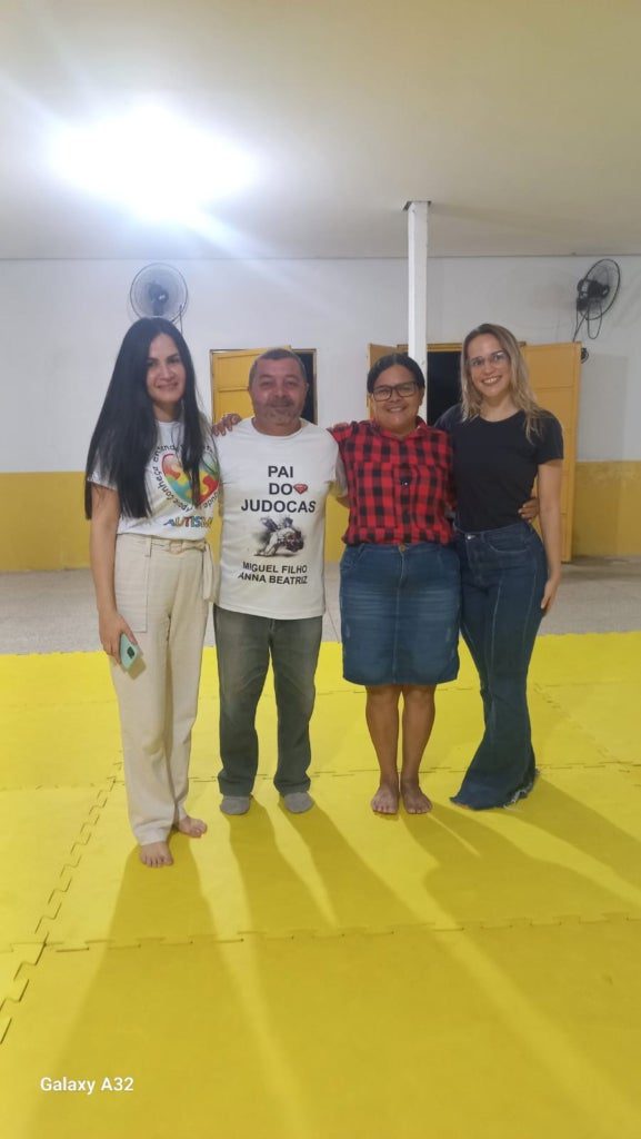 Projeto social promove entrega de kimonos e inclusão de crianças autistas em São Francisco do MA