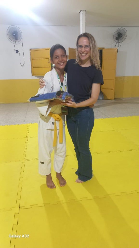 Projeto social promove entrega de kimonos e inclusão de crianças autistas em São Francisco do MA