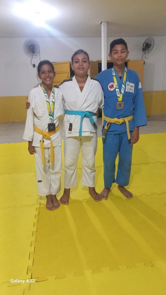 Projeto social promove entrega de kimonos e inclusão de crianças autistas em São Francisco do MA