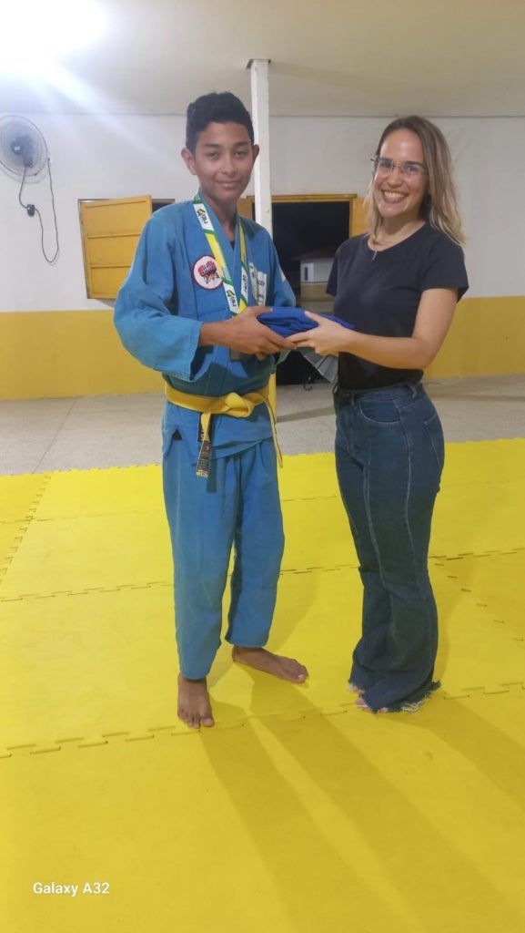 Projeto social promove entrega de kimonos e inclusão de crianças autistas em São Francisco do MA