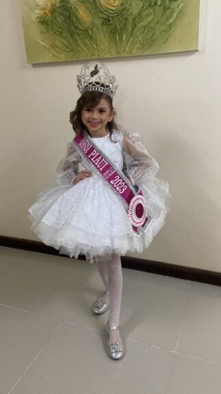 Jovem estrela de Amarante: Maria Cecília vence concurso Mini Miss Oficial, em Curitiba