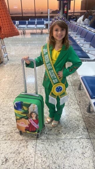Jovem estrela de Amarante: Maria Cecília vence concurso Mini Miss Oficial, em Curitiba