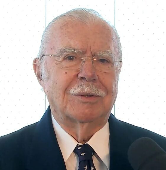 Ex-presidente José Sarney passa por exames após acidente doméstico