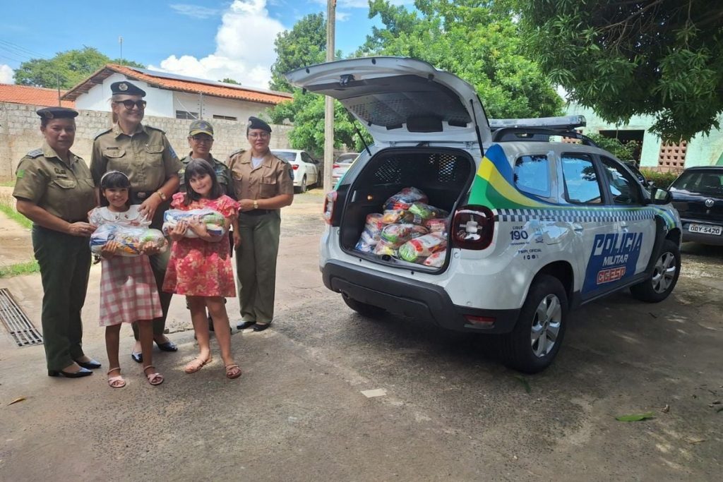 Menina de 10 anos realiza sonho de doar cestas básicas com ajuda da PM 3 Criança arrecada cestas básicas como presentes de aniversário e pede ajuda da PM para fazer entrega em abrigo de Teresina