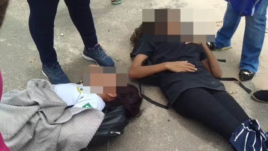 Falha em porta de ônibus escolar provoca queda de estudantes em Teresina 9 Falha em porta de ônibus escolar provoca queda de estudantes em Teresina