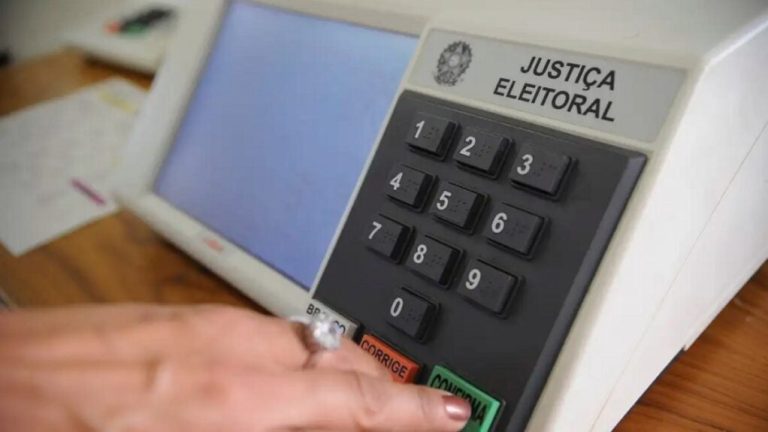 Pré-candidatos ao governo do maranhão 2026: Eleitor vota em urna eletrônica nas eleições Maranhão