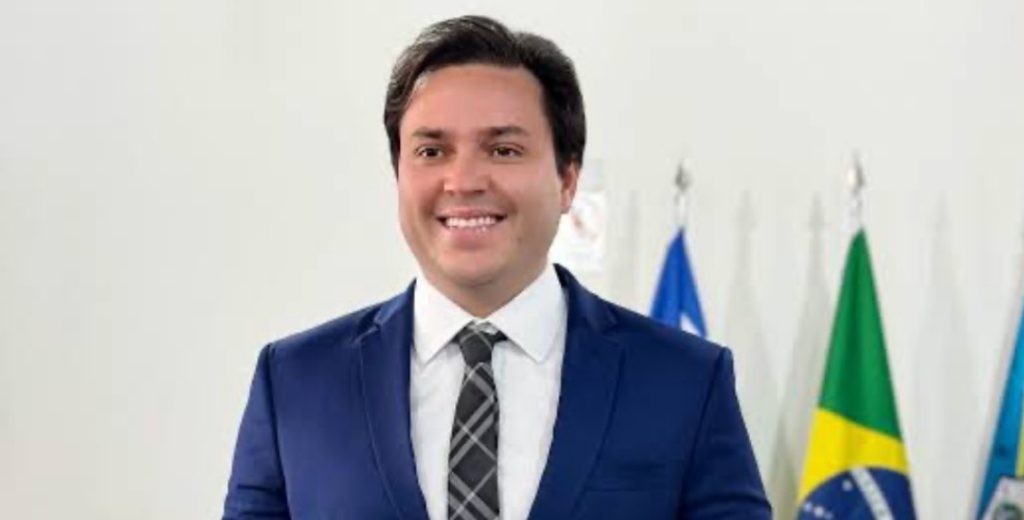 O prefeito de São Miguel do Tapuio cancela festividades de carnaval para equilibrar o orçamento e investir em saúde, com novas ambulâncias.