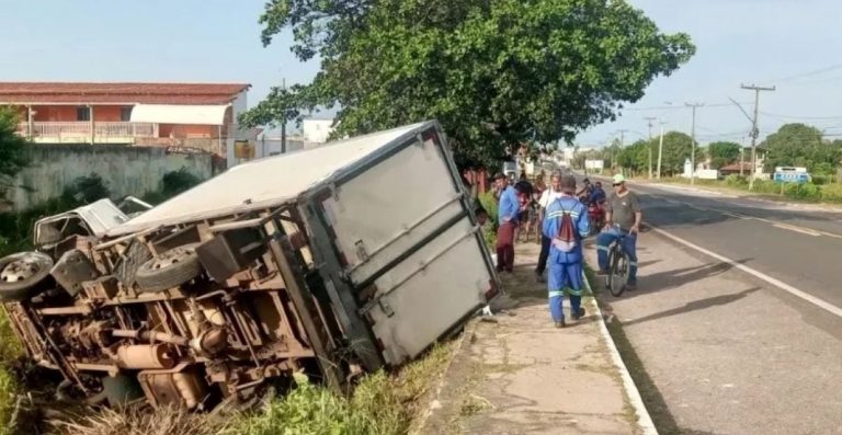 Motorista fica ferido ao tentar desviar de cachorro e capotar caminhão em Buriti dos Lopes