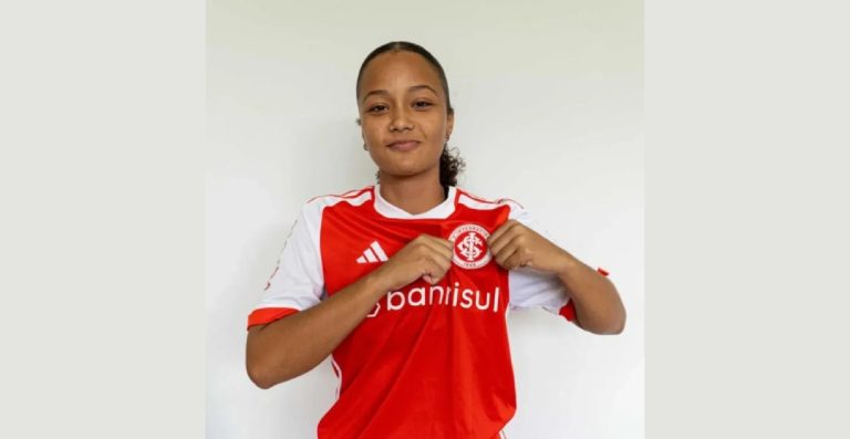 Jovem de Marcolândia assina contrato de 2 anos com o Internacional: uma história de talento e determinação.