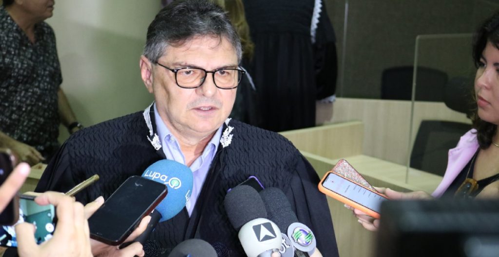 Presidente do TCE-PI, Kennedy Barros, adverte sobre riscos de inelegibilidade por descumprir a LRF. Veja informações!